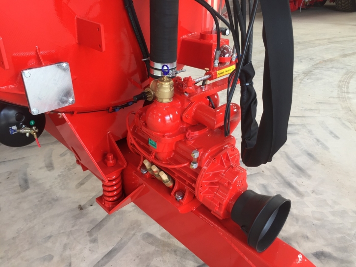NC 3500 Gallon vacuum tanker