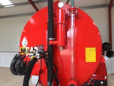 NC 3500 Gallon vacuum tanker