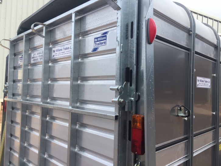 Ifor Williams TA510 12ft cattle trailer