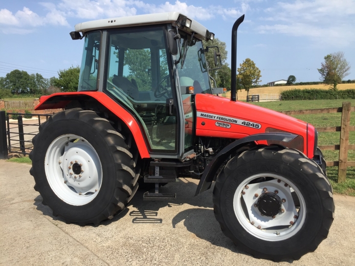 Massey Ferguson 4245