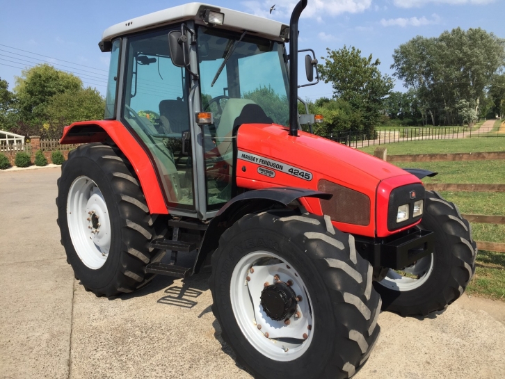 Massey Ferguson 4245