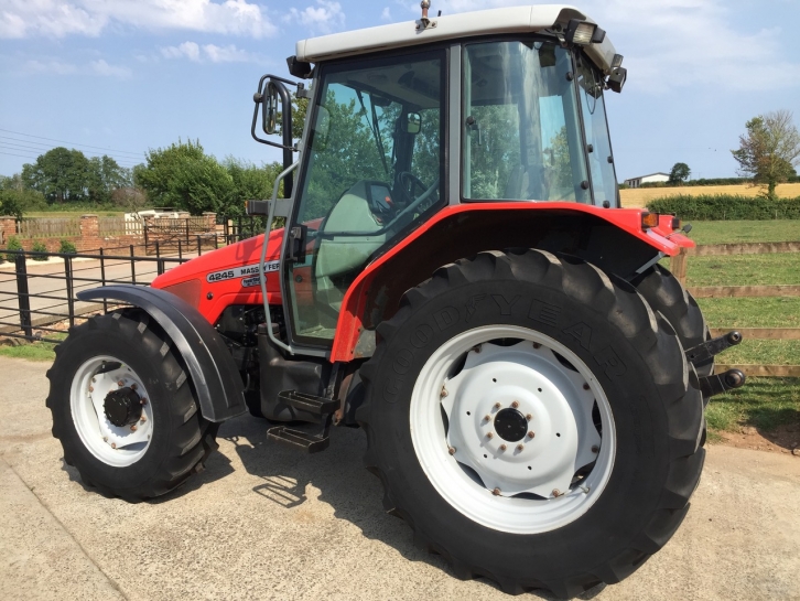 Massey Ferguson 4245