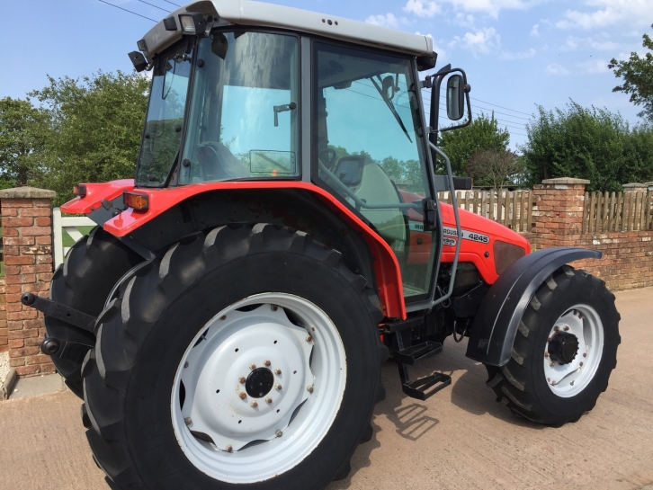 Massey Ferguson 4245