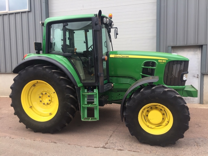John Deere 6630