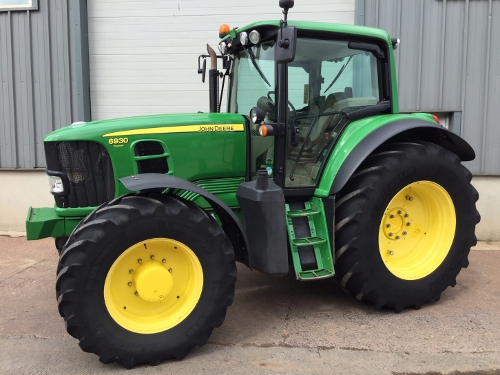 John Deere 6930