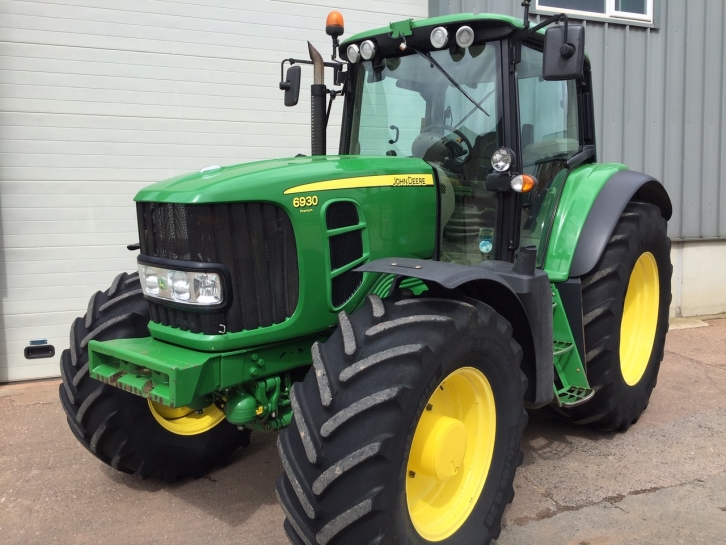 John Deere 6930