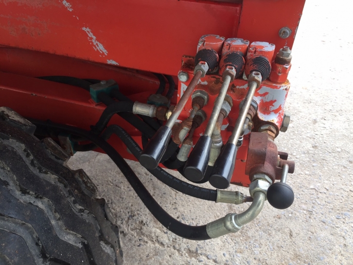 D W Tomlin high lift 3500kg trailer