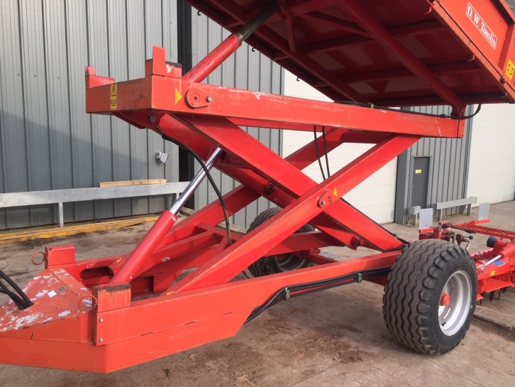 D W Tomlin high lift 3500kg trailer
