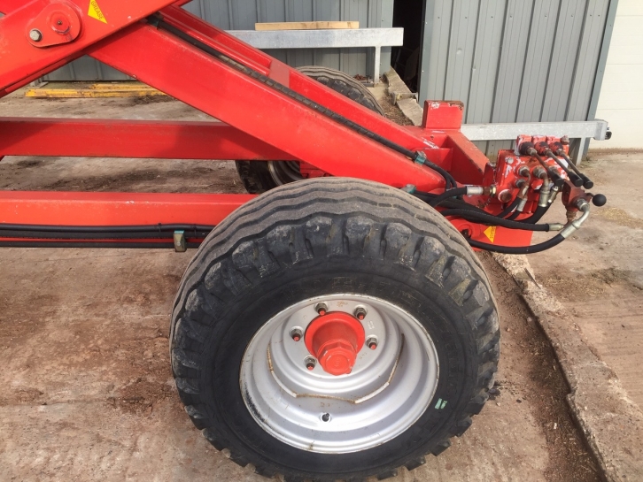 D W Tomlin high lift 3500kg trailer