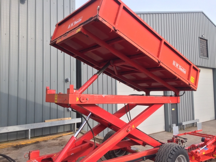 D W Tomlin high lift 3500kg trailer