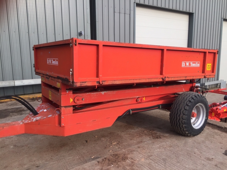 D W Tomlin high lift 3500kg trailer