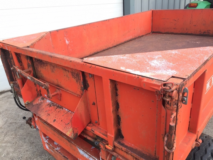 D W Tomlin high lift 3500kg trailer