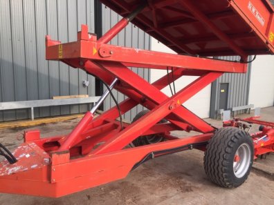 D W Tomlin high lift 3500kg trailer