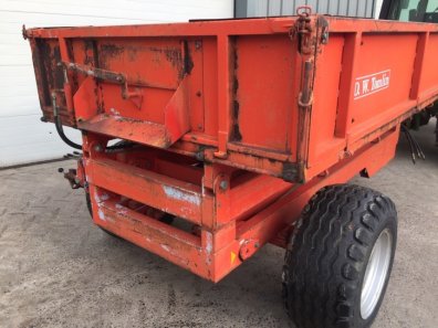 D W Tomlin high lift 3500kg trailer