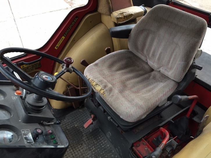 International 885XL
