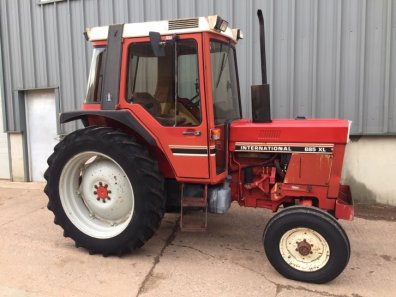 International 885XL