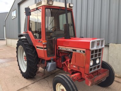 International 885XL