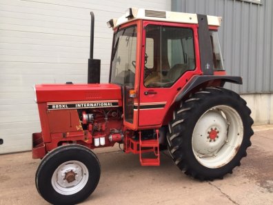 International 885XL