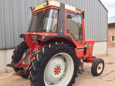 International 885XL