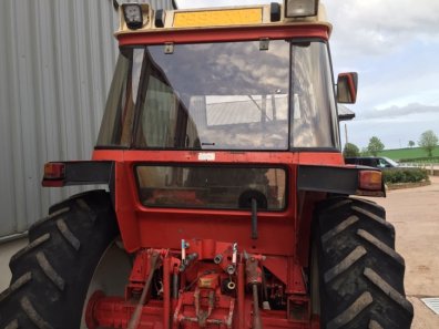 International 885XL