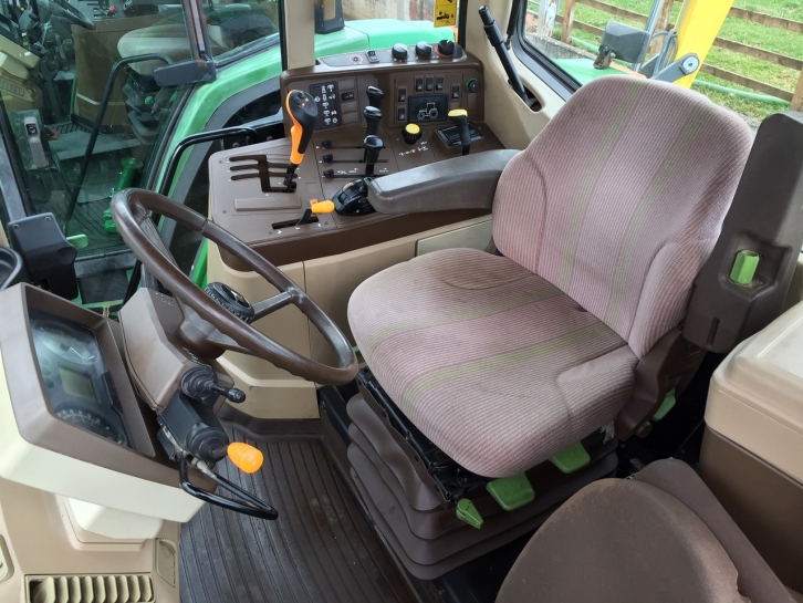 John Deere 6910