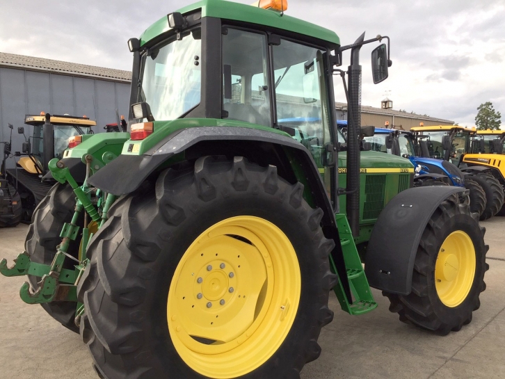 John Deere 6910