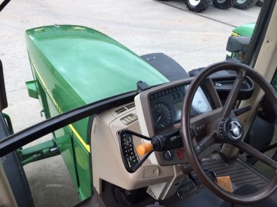 John Deere 6910
