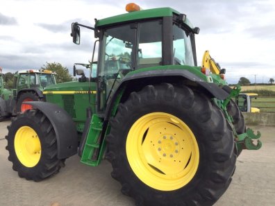 John Deere 6910