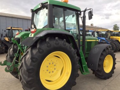 John Deere 6910