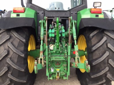 John Deere 6910