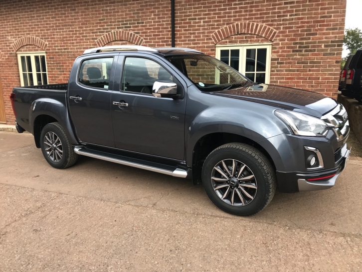 Isuzu D-Max V Cross twin cab pickup