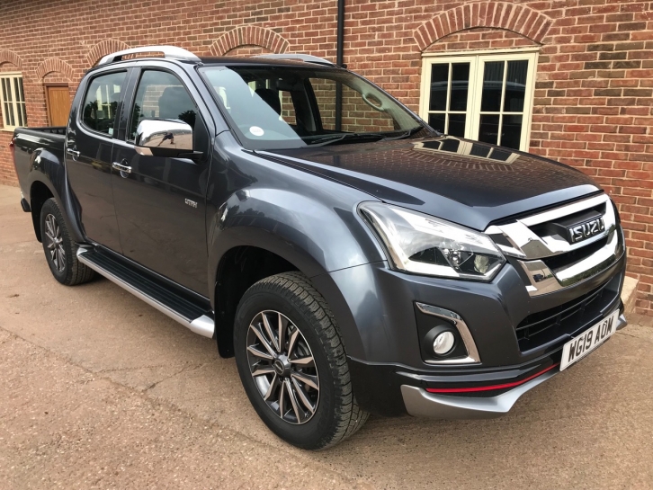 Isuzu D-Max V Cross twin cab pickup