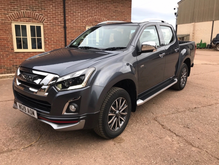 Isuzu D-Max V Cross twin cab pickup
