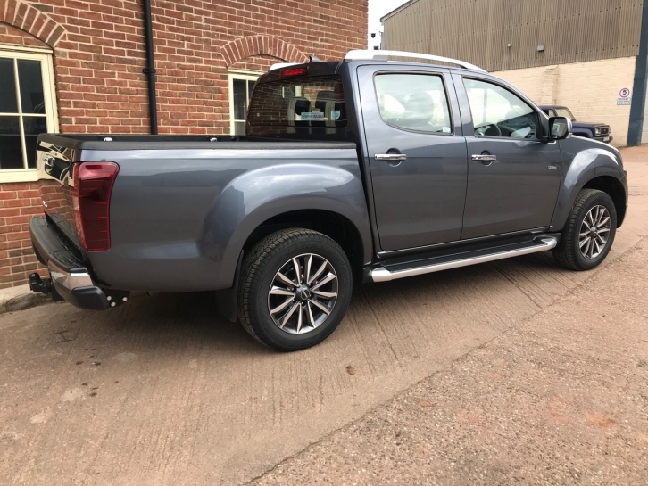 Isuzu D-Max V Cross twin cab pickup