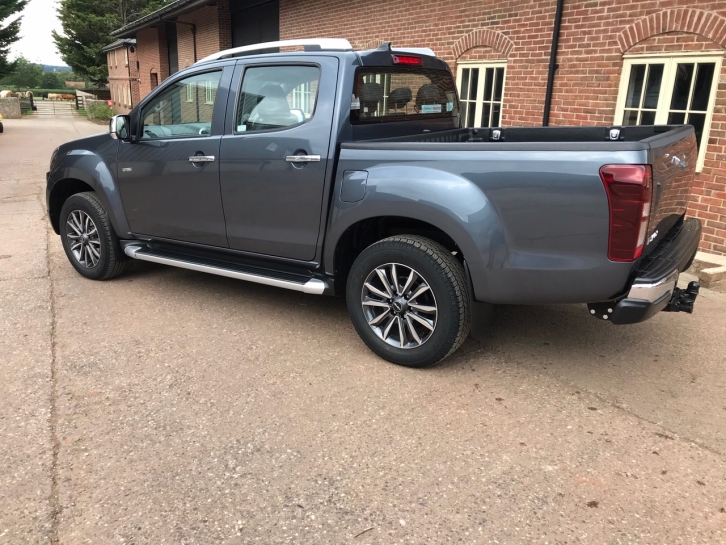 Isuzu D-Max V Cross twin cab pickup