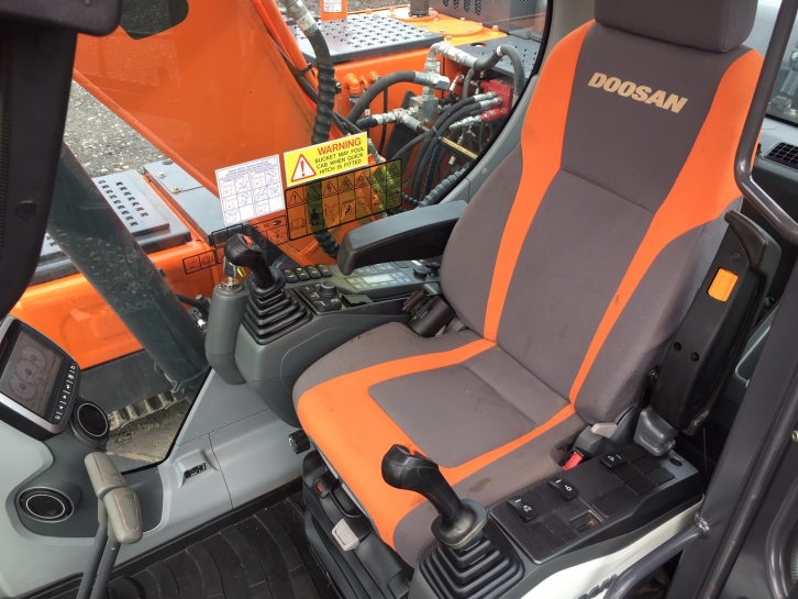 Doosan DX 140 LC Series V