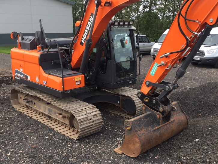 Doosan DX 140 LC Series V