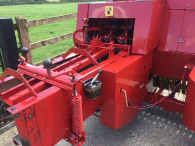 New Holland 575 baler