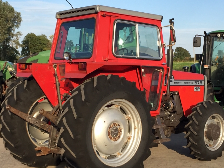 Massey Ferguson 575