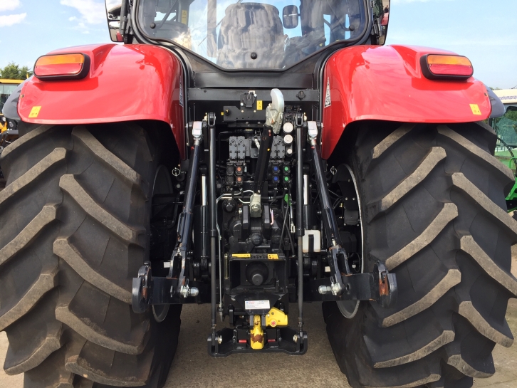 Case Puma 220