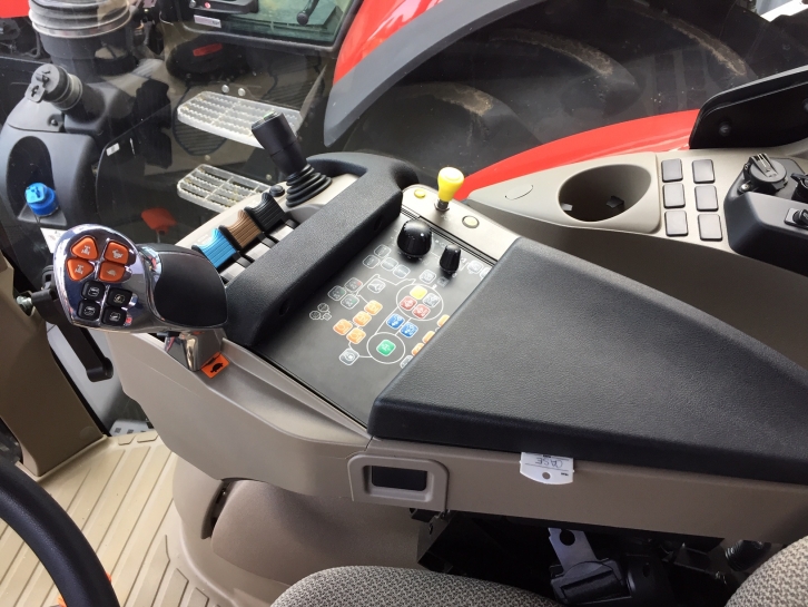 Case Puma 220