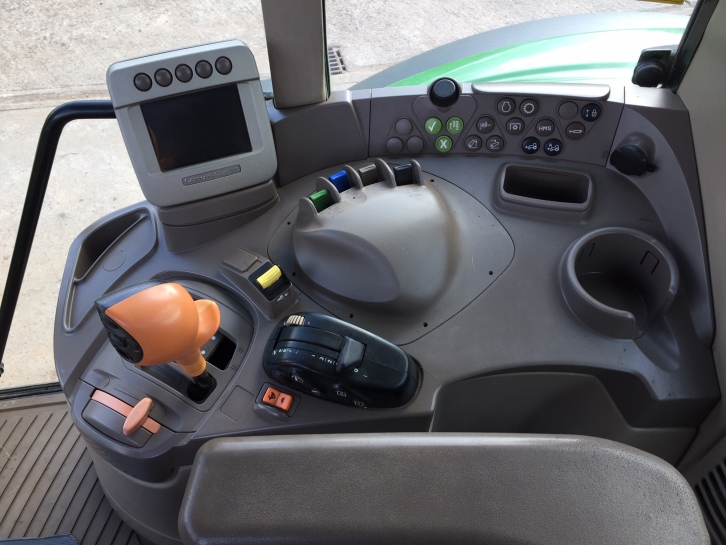 John Deere 7530