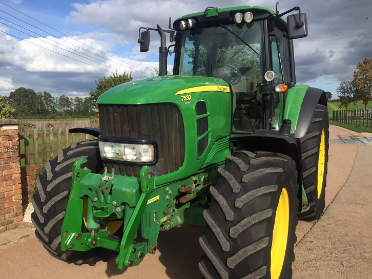 John Deere 7530