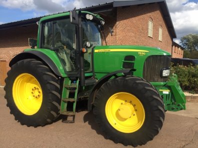 John Deere 7530