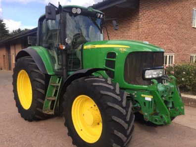 John Deere 7530