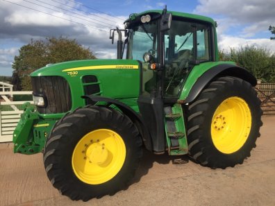 John Deere 7530