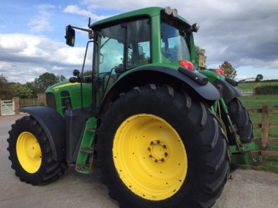 John Deere 7530