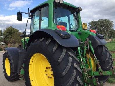 John Deere 7530