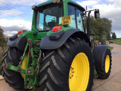 John Deere 7530