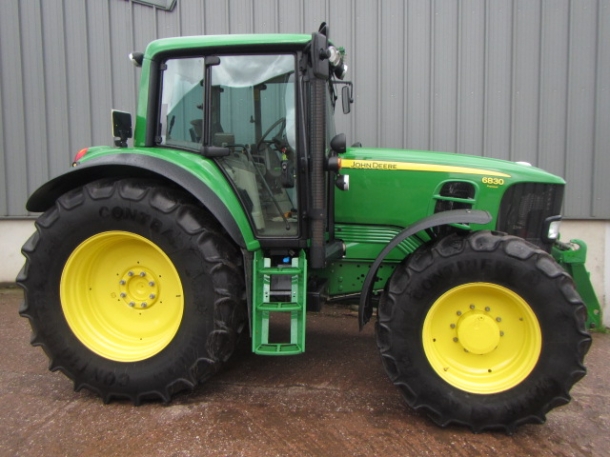 John Deere 6830